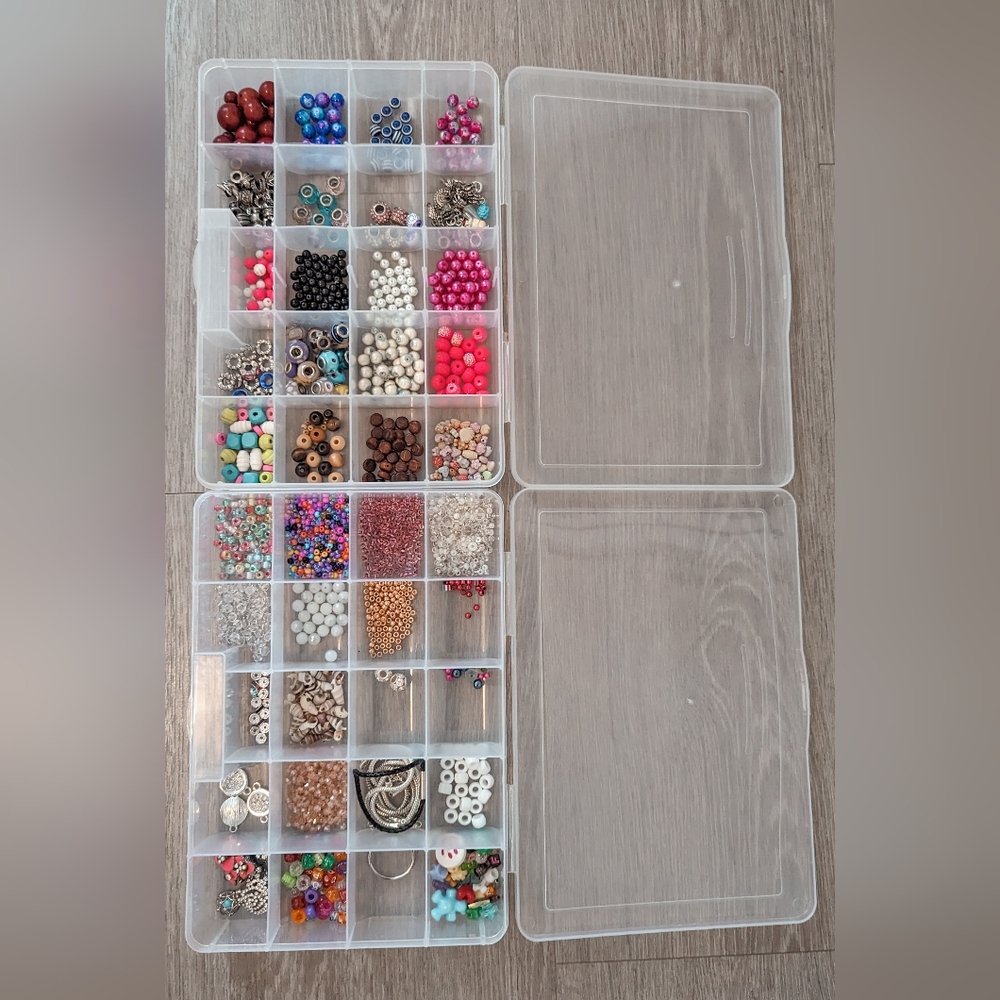 Jewelry Making Kit Assorted Multicolored Beads & Container. EUC!